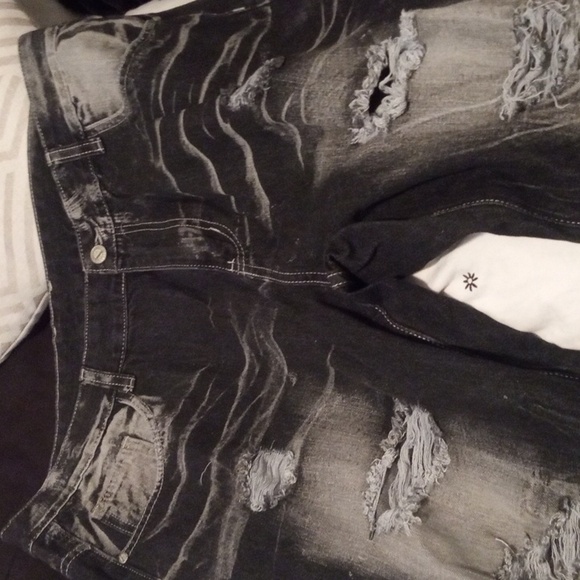 New Jeans - Picture 9 of 11